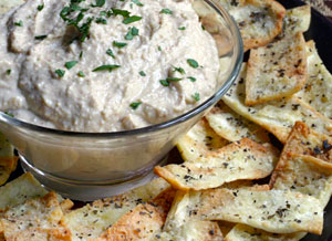 Homemade Hummus with Pita Chips